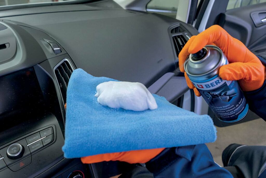 Nettoyant de tableau de bord voiture